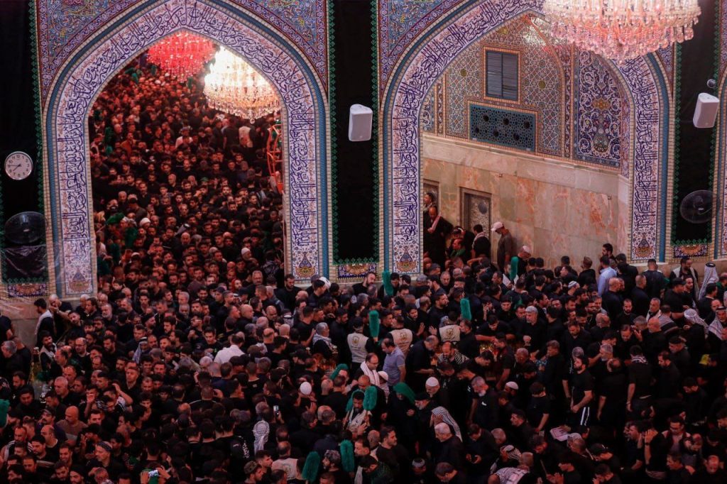بالصور.. مواكب حاشدة تحيي ليلة عاشوراء في سامراء ش2