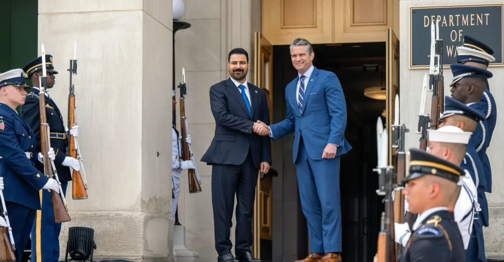 هيغسيث يطالب العراق بنزع سلاح الميليشيات ويحمّلها مسؤولية 600 هجوم على الأميركيين 1784089606504