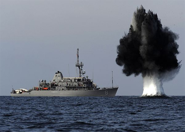 USNavyDeminingShipHormuz